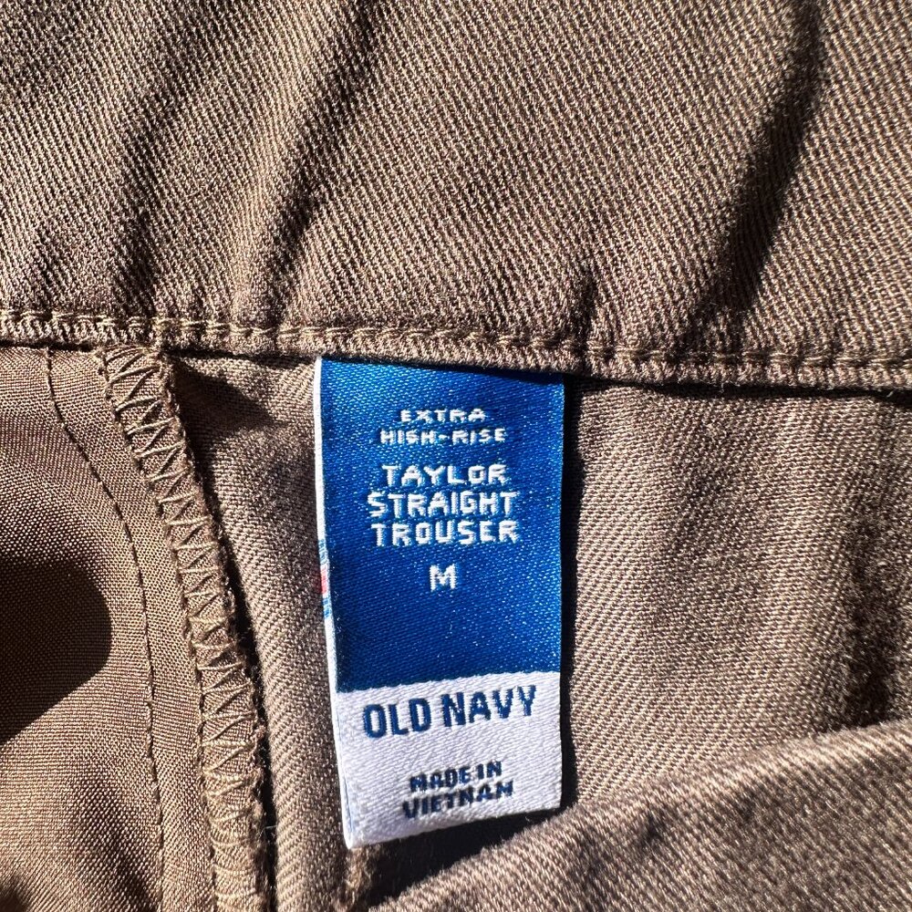 EUC Old Navy Extra High Waisted Taylor Pleated Cargo Pants - Picture 11 of 11